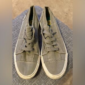 Women’s Olive Casual slip on sneakers